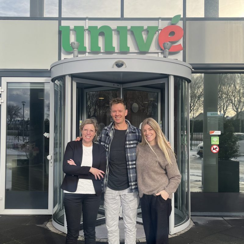Bianca de Haan, Casper van Diemen en Karin Groot verlengen de samenwerking Univé Noord-Holland en Continews